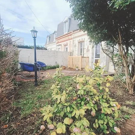House With A Garden - Les Magnolias